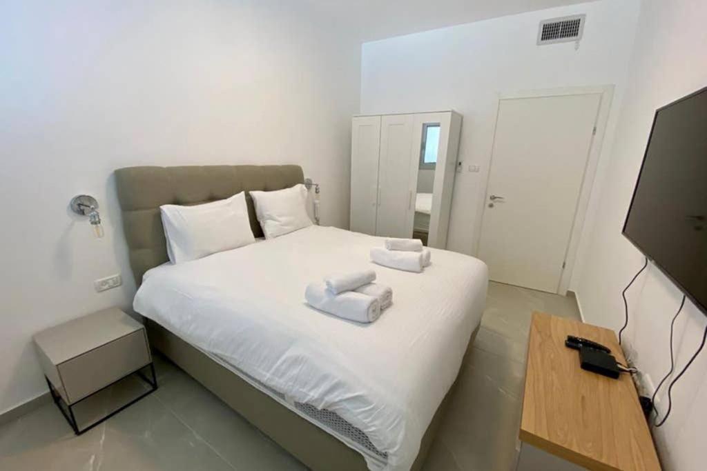 Stunning 1 Bdr With Balcony On Sheinkin St Apartment Тел Авив Екстериор снимка