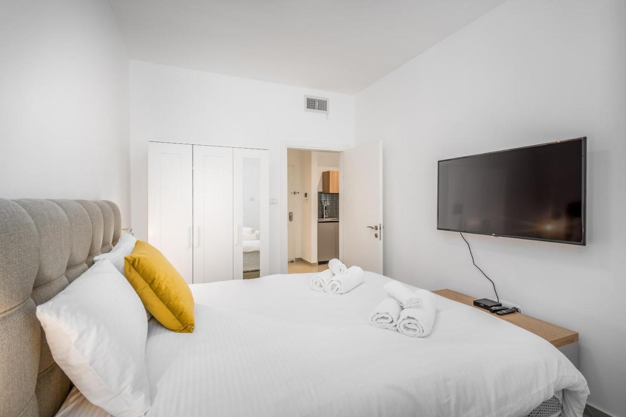 Stunning 1 Bdr With Balcony On Sheinkin St Apartment Тел Авив Екстериор снимка
