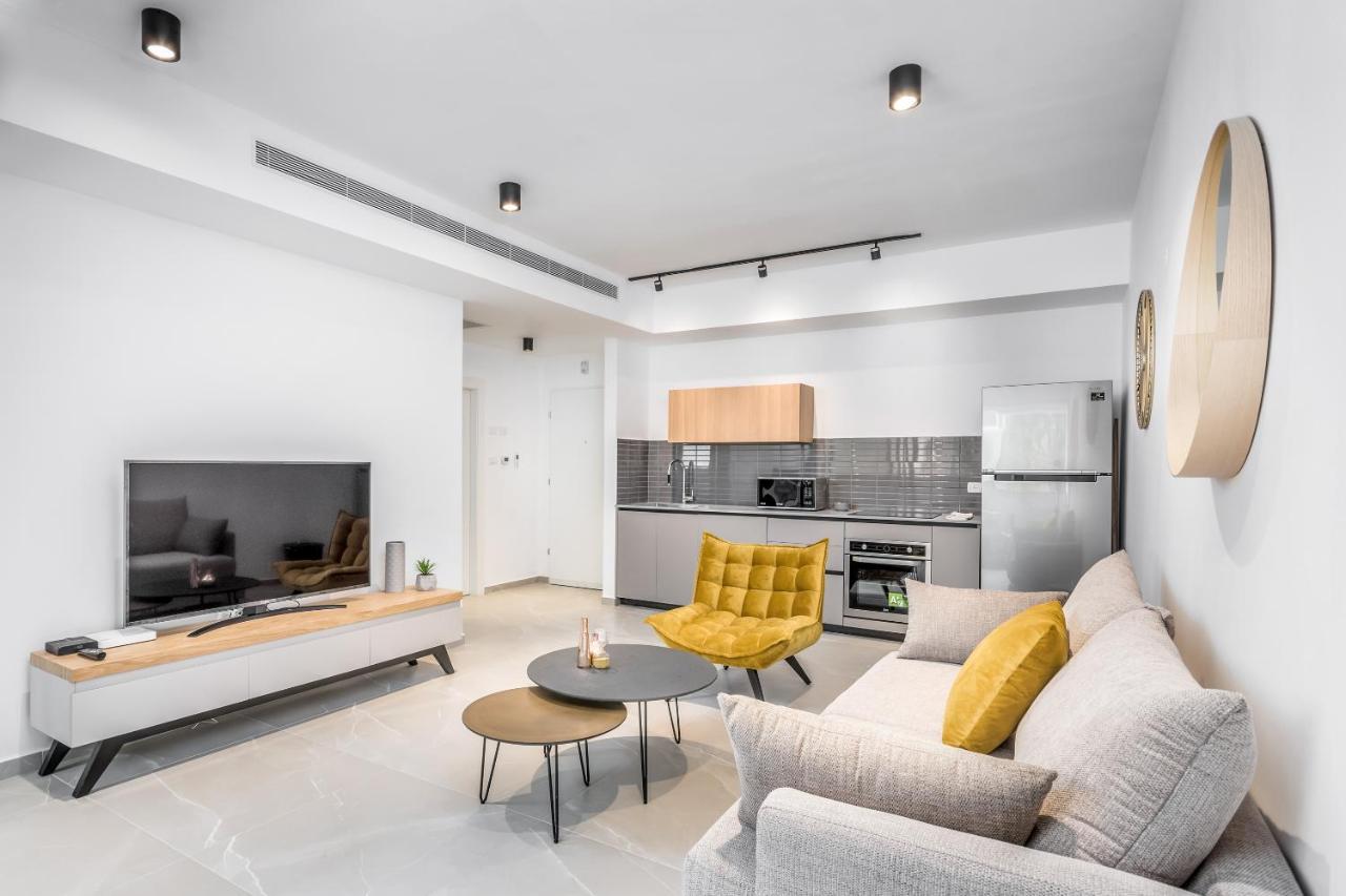 Stunning 1 Bdr With Balcony On Sheinkin St Apartment Тел Авив Екстериор снимка