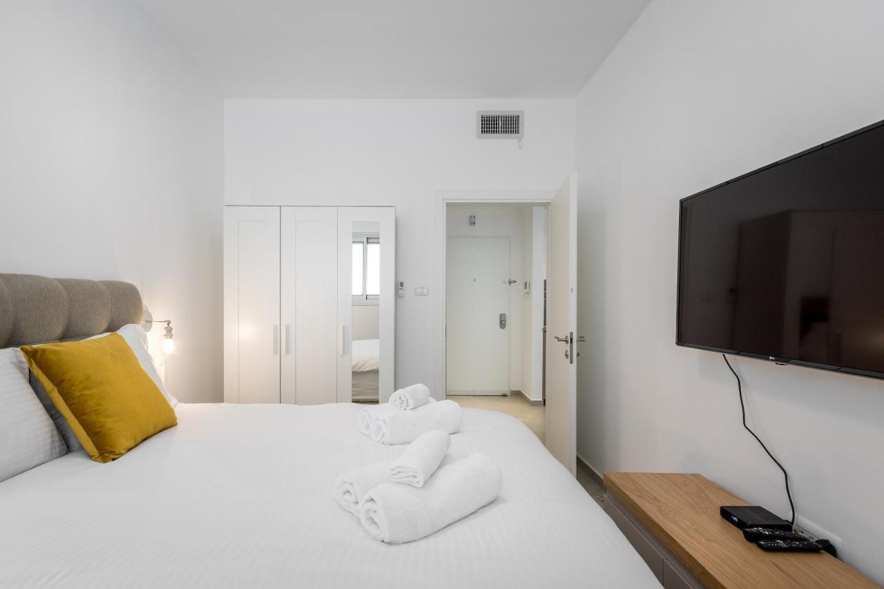 Stunning 1 Bdr With Balcony On Sheinkin St Apartment Тел Авив Екстериор снимка