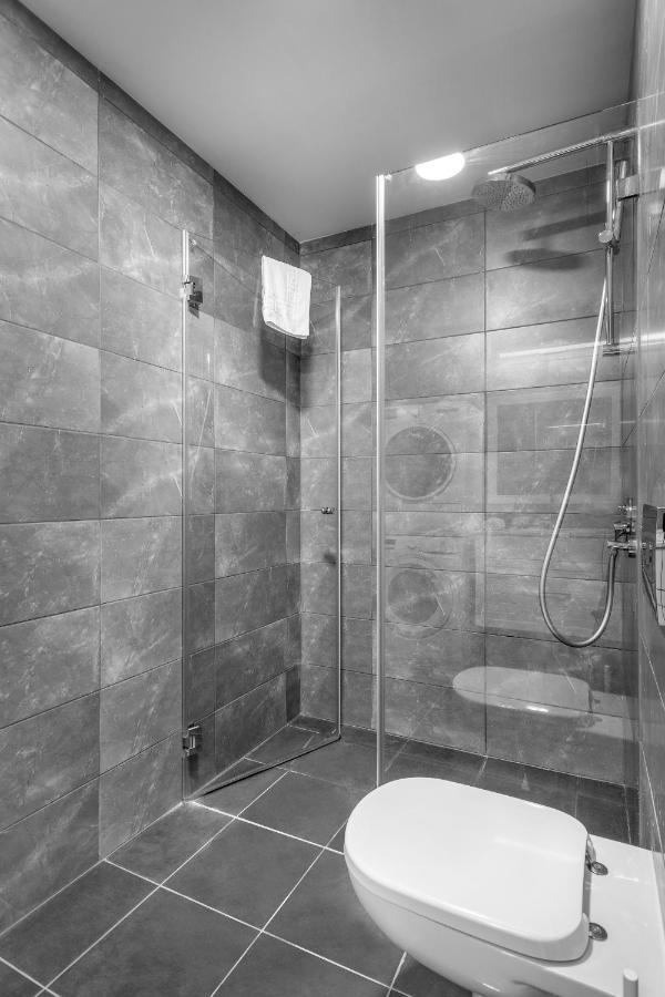 Stunning 1 Bdr With Balcony On Sheinkin St Apartment Тел Авив Екстериор снимка
